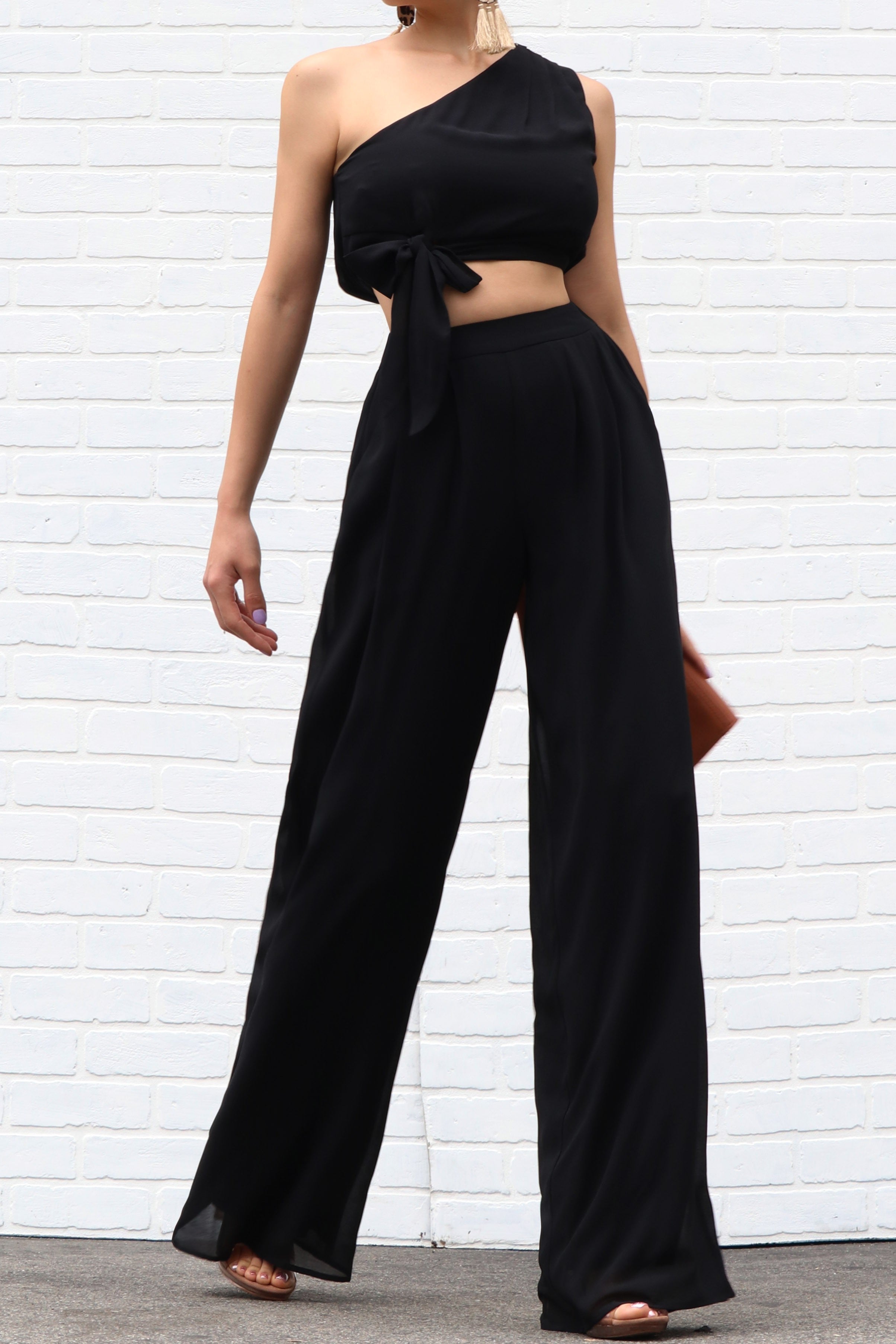Woven and pleated one shoulder pant set in black with flare pants and side pockets. Scarlette The Label, an online fashion boutique for women.