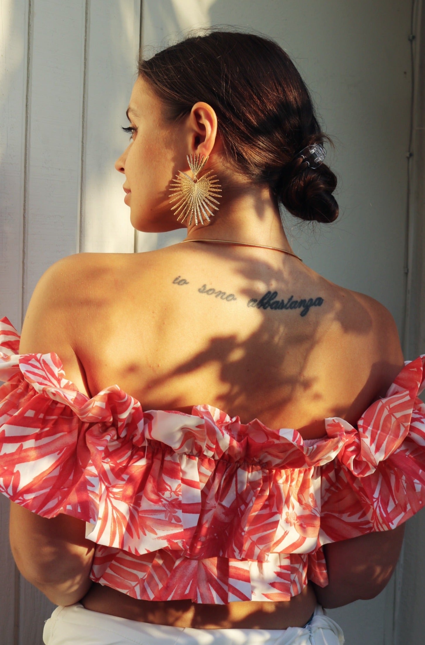 'Ixora' Ruffled Off The Shoulder Vacation Blouse in Coral Print